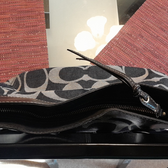 Coach Classic Signature Pattern Purse - Picture 8 of 11